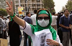 Atacan el coche del reformista Mousaví y agreden al ex presidente iraní Jatamí en una manifestación
