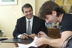 Messi renueva con el Barça hasta 2016