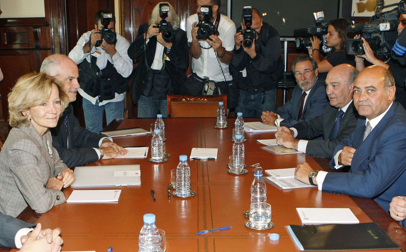 Salgado se reúne con la patronal