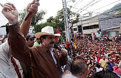 El equipo de Zelaya teme que el Ejército cargue contra la muchedumbre concentrada en Tegucigalpa