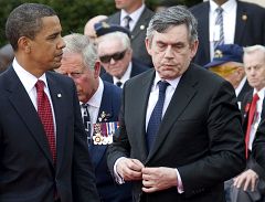 Brown persigue a Obama hasta la cocina para reunirse con él