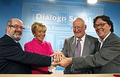 El Gobierno y los sindicatos firman el acuerdo para la función pública con una subida salarial del 0,3%
