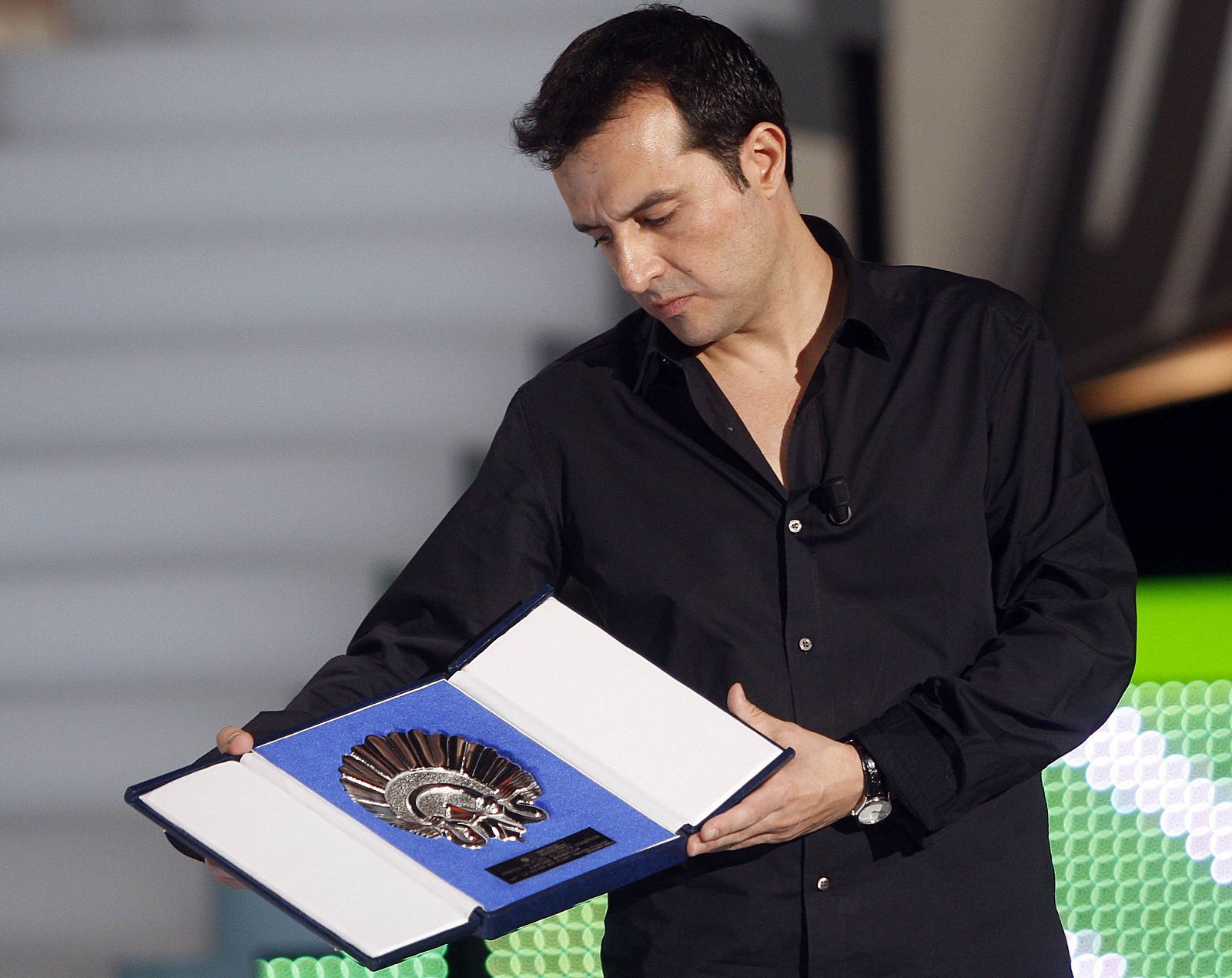 Javier Rebollo con su Concha de Plata