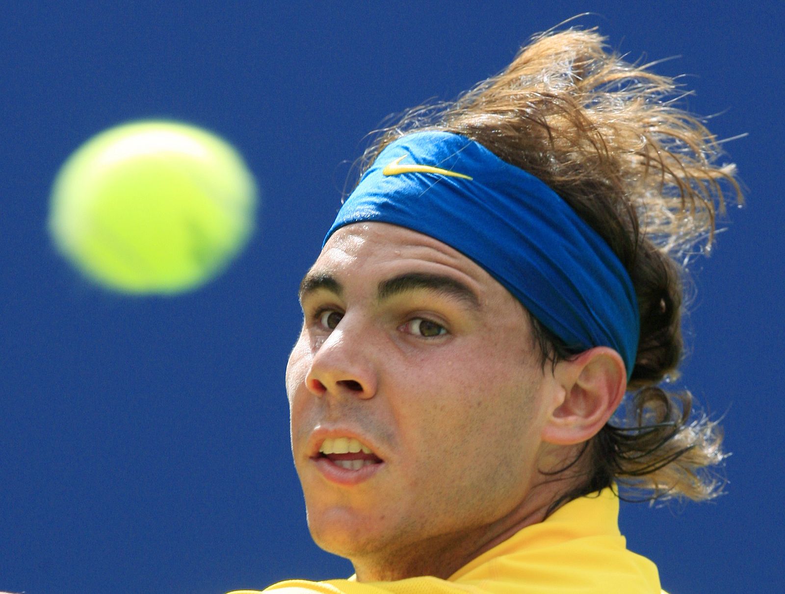 Nadal watches the ball during his men's singles semi-finals match against Potro at the U.S. Open tennis tournament in New York