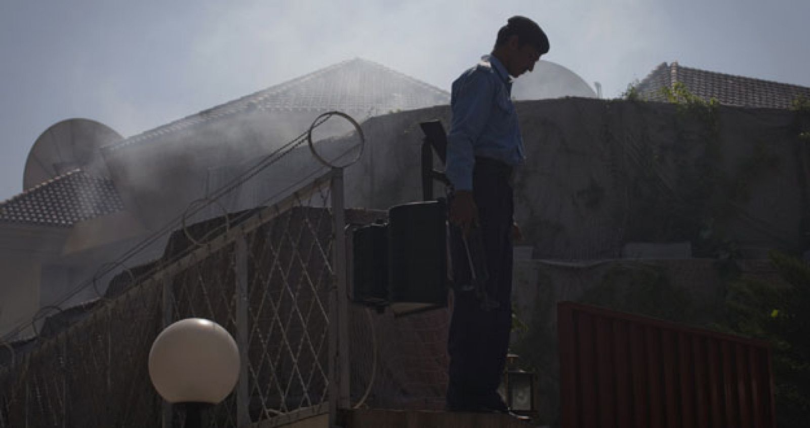 Un policía tras el atentado en Pakistán