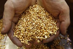 El oro alcanza un precio récord entre rumores de que se sustituya al dólar en el comercio del petróleo