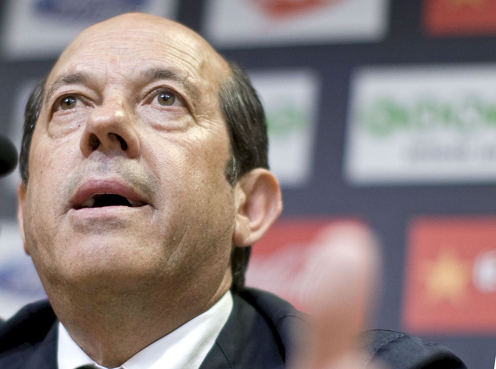 LLORENTE ANUNCIA QUE EL VALENCIA NO TRASPASARÁ A VILLA