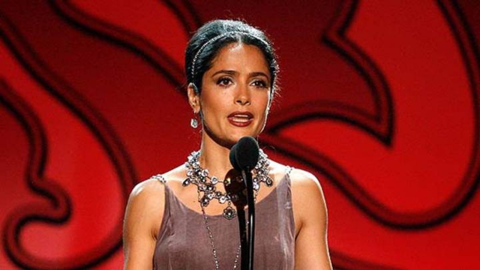 Salma Hayek será una mujer 'al borde de un ataque de nervios'