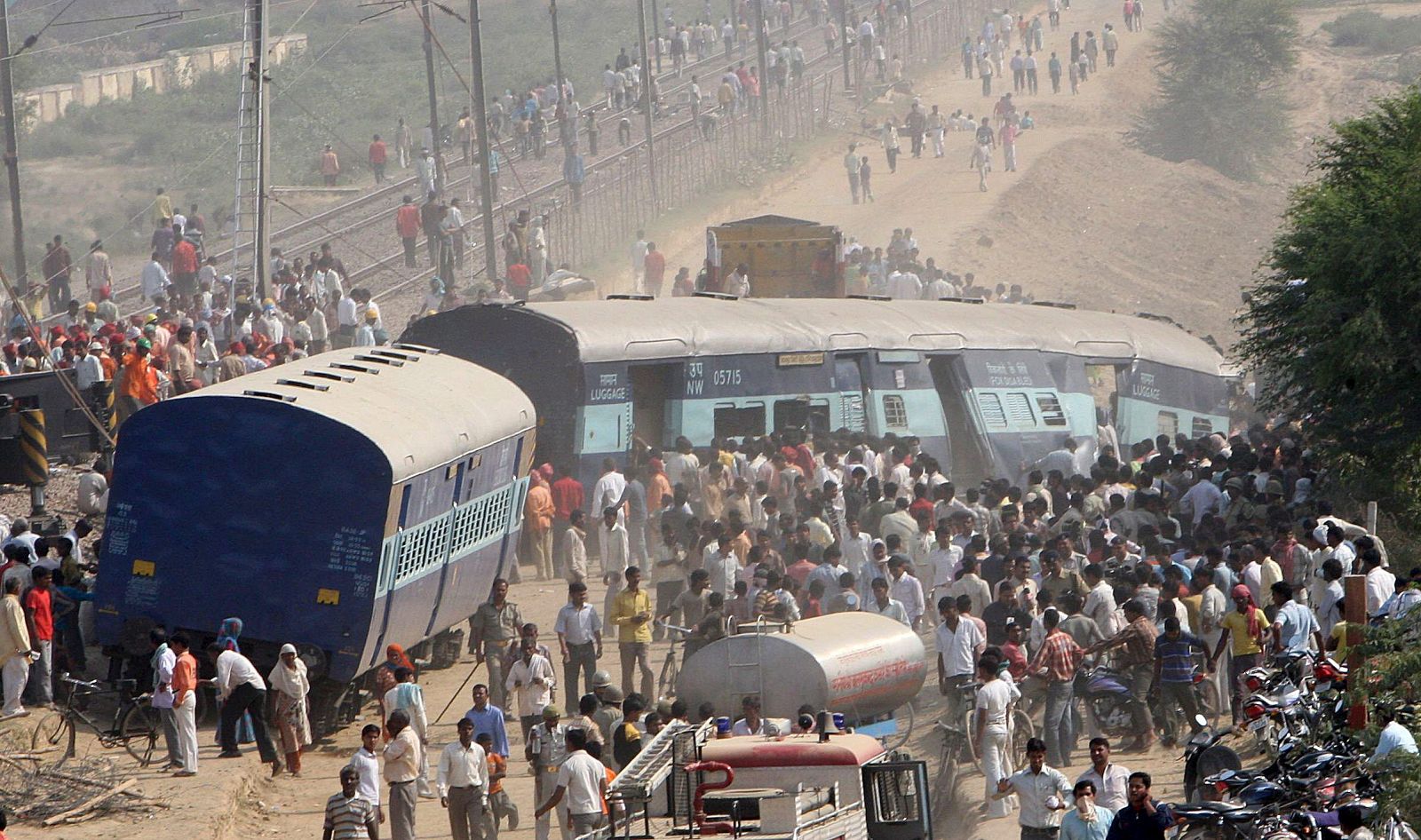AL MENOS 10 MUERTOS EN CHOQUE DE DOS TRENES DE PASAJEROS EN EL NORTE DE INDIA