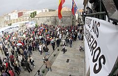Medio millar de personas piden la liberación de los tripulantes del Alakrana