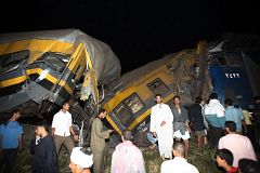 Al menos 25 muertos y 55 heridos en una colisión de trenes en Egipto