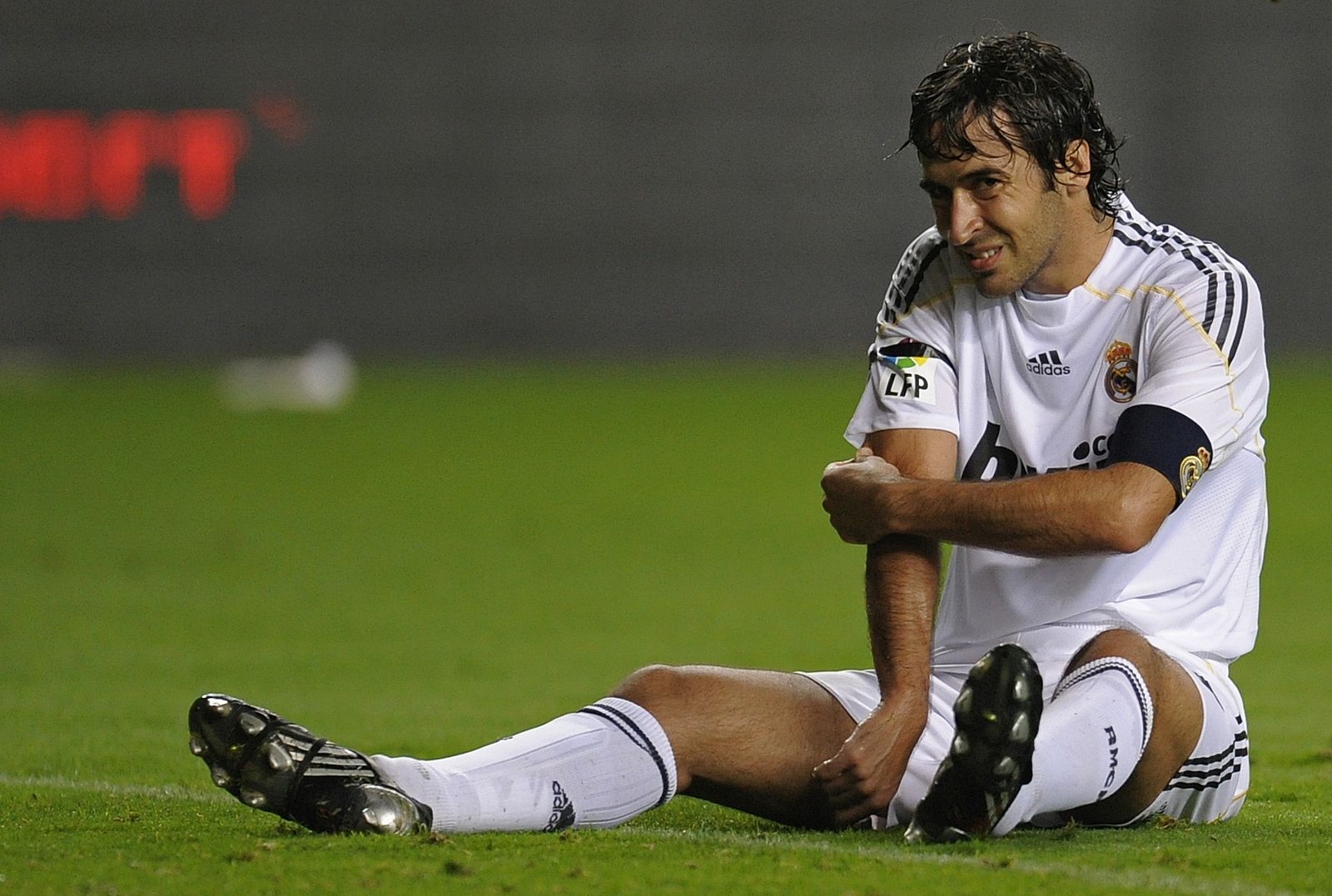 Real madrid's Raul Gonzalez reacts after missing a scoring opportunity against Sporting Gijon during their Spanish First Division soccer league match at Molinon stadium in Gijon