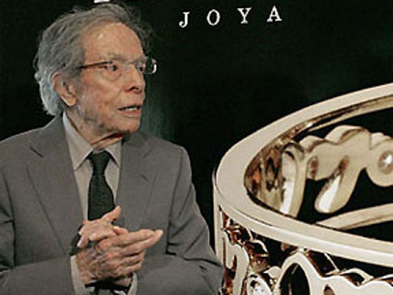 El diseñador Manuel Pertegaz gana el primer Premio Nacional de Diseño de Moda