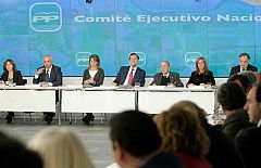 Rajoy advierte de que "no habrá próxima vez" porque las luchas internas "lesionan" al PP