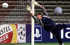 Casillas: un centenar de alegrías para España