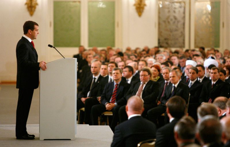 Medvedev quiere que Rusia sea una sociedad libre en la que los líderes "no deciden por todos"