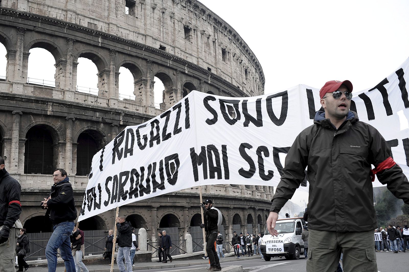 ITALIA-FÚTBOL-PROTESTA CONTRA TARJETA HINCHAS