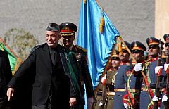 Hamid Karzai jura su segundo mandato como presidente de Afganistán