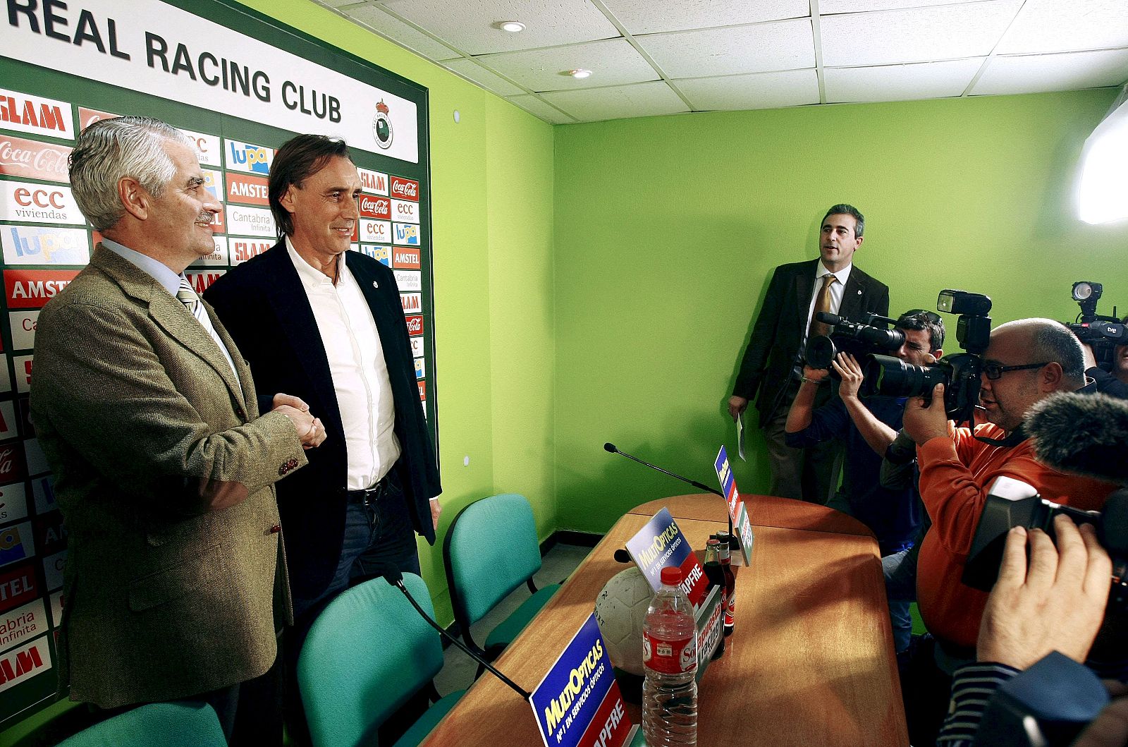 PRESENTACION ENTRENADOR MIGUEL ANGEL PORTUGAL