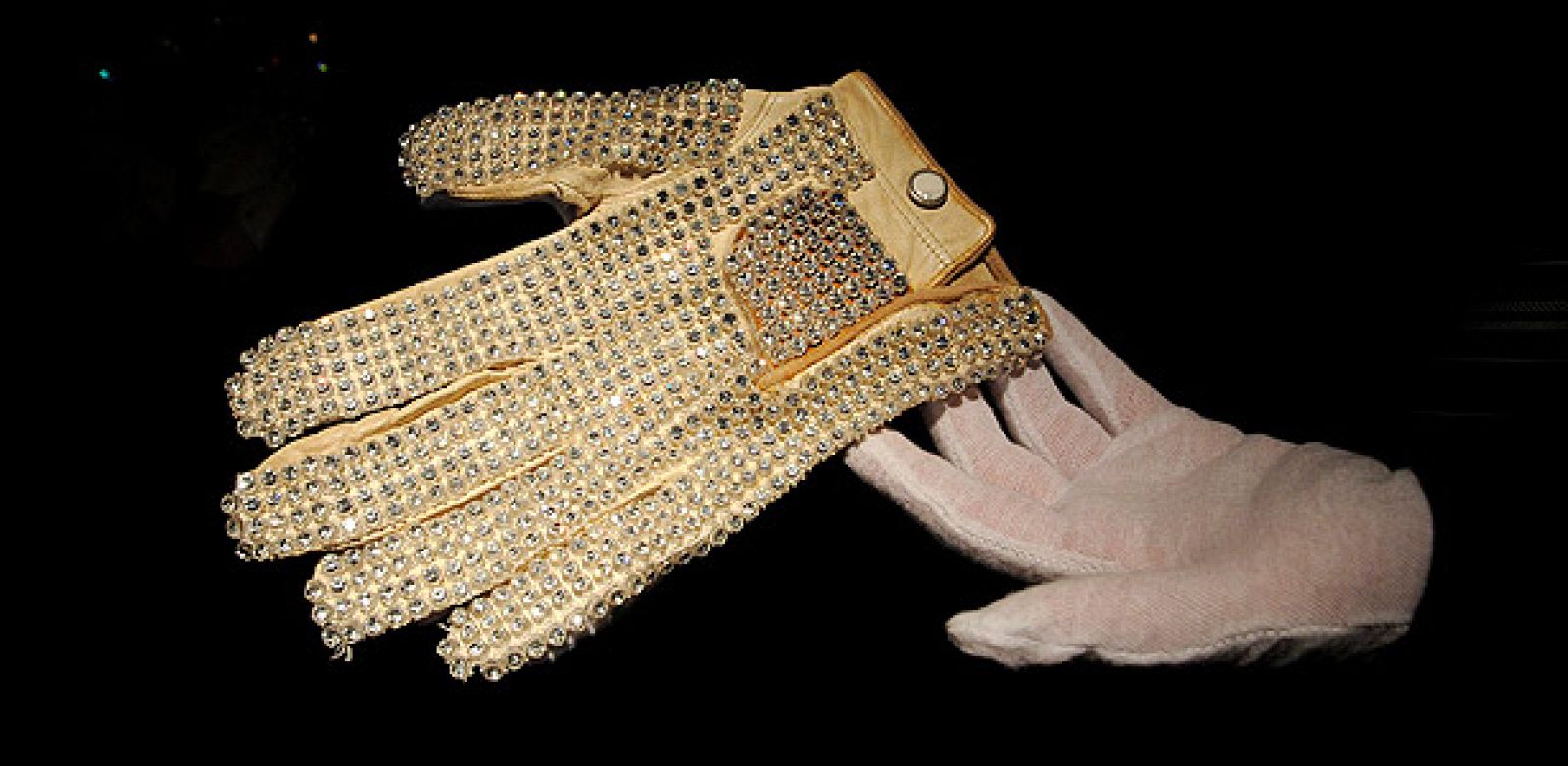 El guante de diamantes de MIchael Jackson puede batir récords