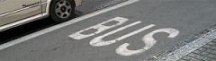 Aparcar en el carril bus o circular sin luces no costará puntos desde este miércoles