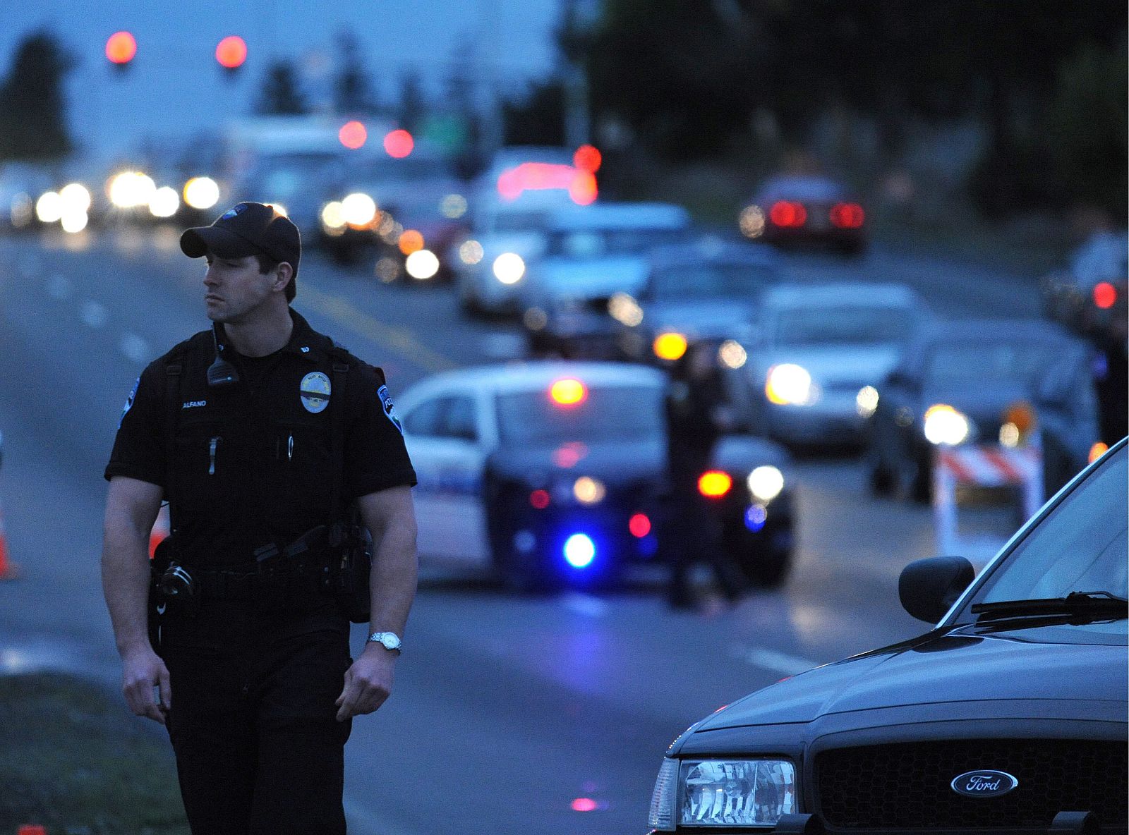 ASESINAN A CUATRO POLICÍAS A BALAZOS EN LOCALIDAD DE COSTA OESTE DE EE.UU.