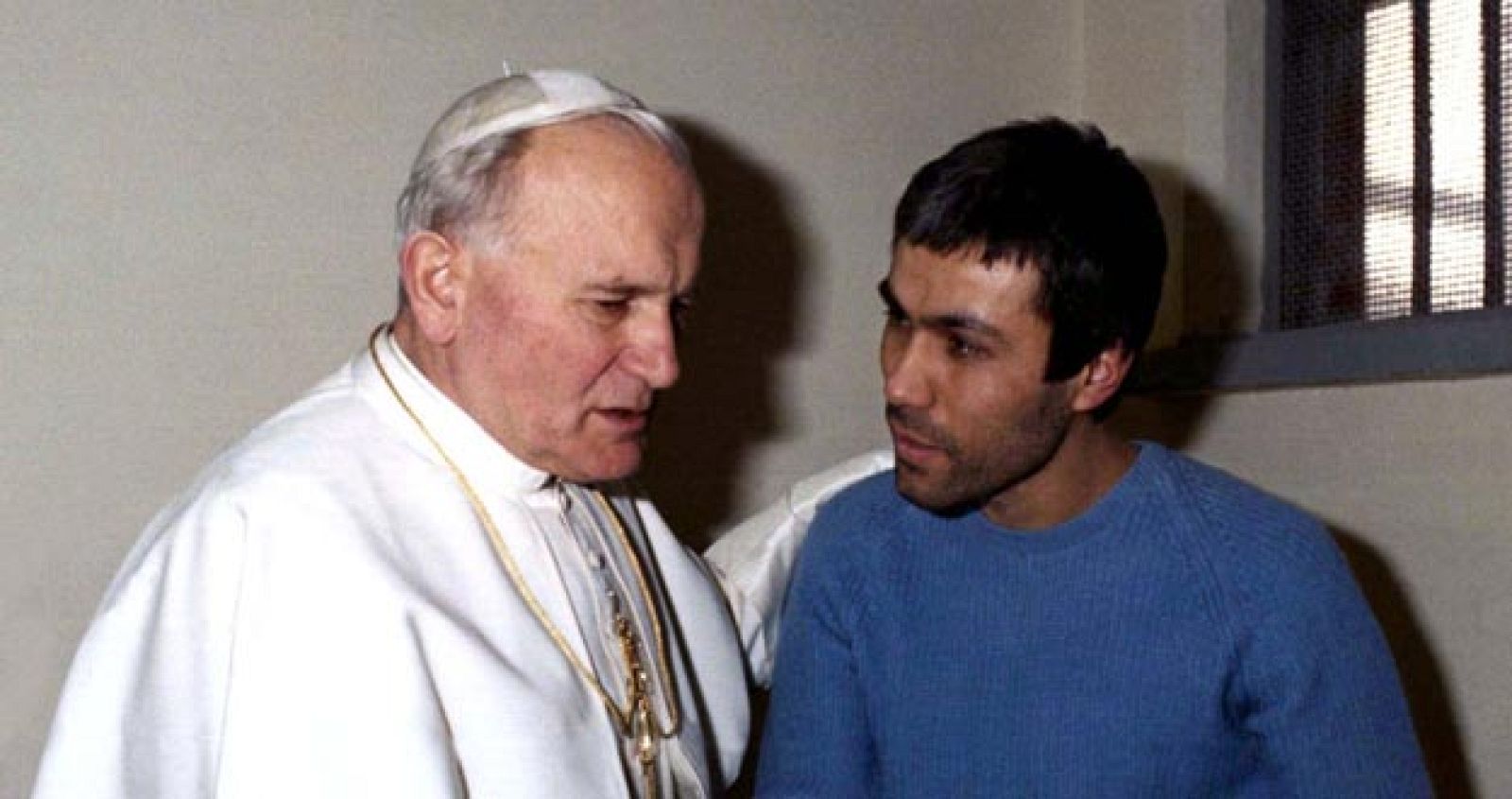 El Papa Juan Pablo II y Ali Agca