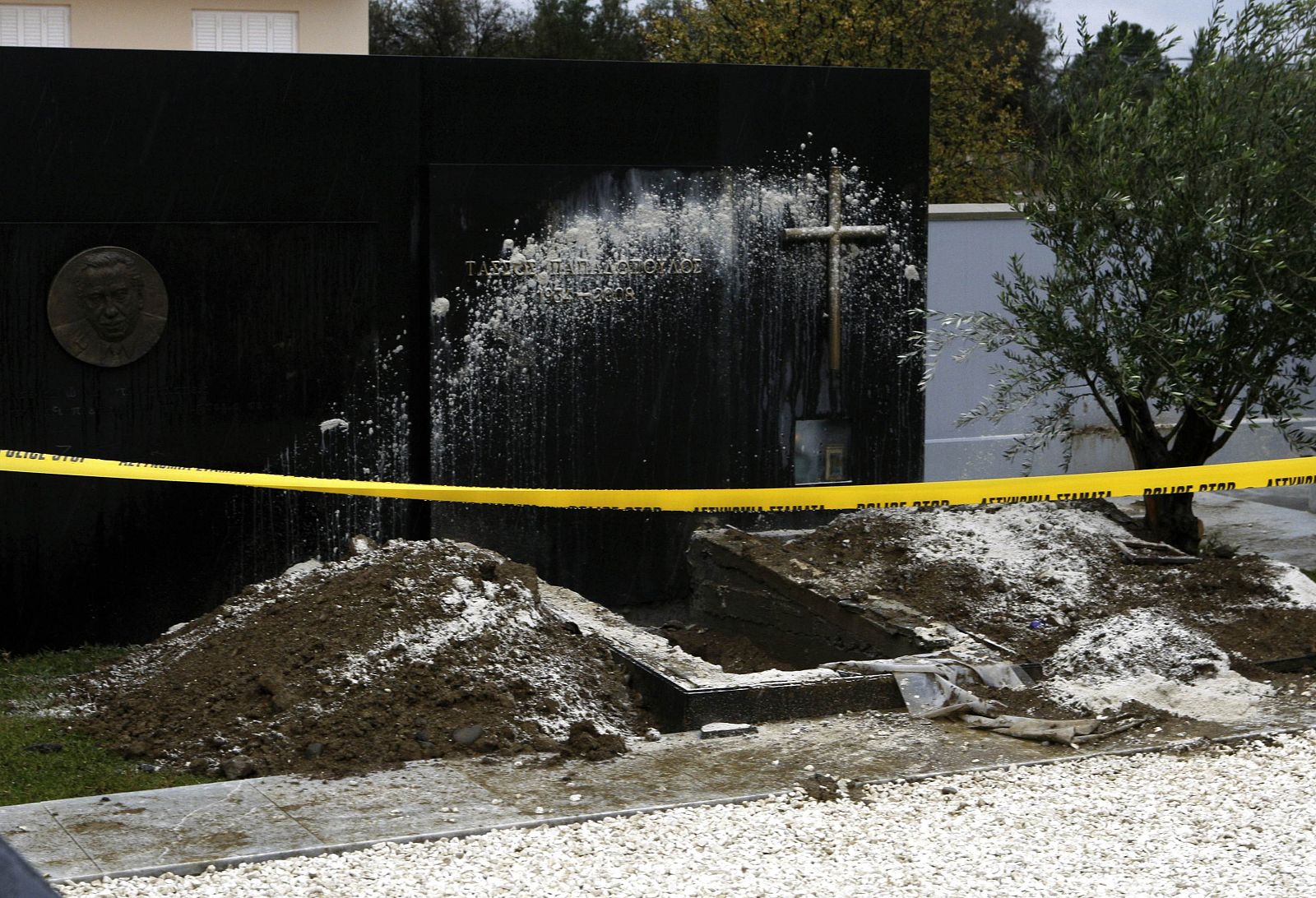 La tumba vacía del ex presidente chipriota Tassos Papadopoulos