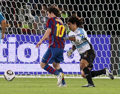 Messi rescata al Barça ante un correoso Atlante
