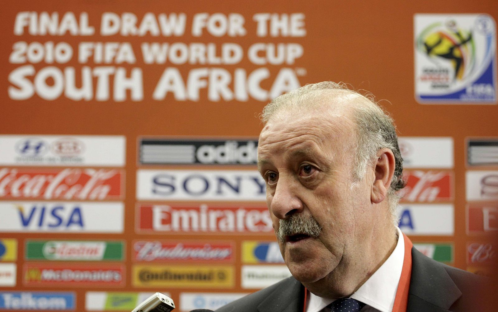 Spain's national soccer coach Vicente del Bosque speaks to media after the 2010 World Cup draw in Cape Town