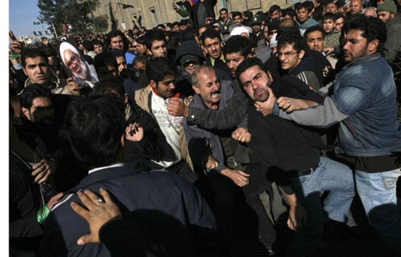 La Policía iraní detiene a varios opositores tras el multitudinario funeral del ayatolá Montazeri