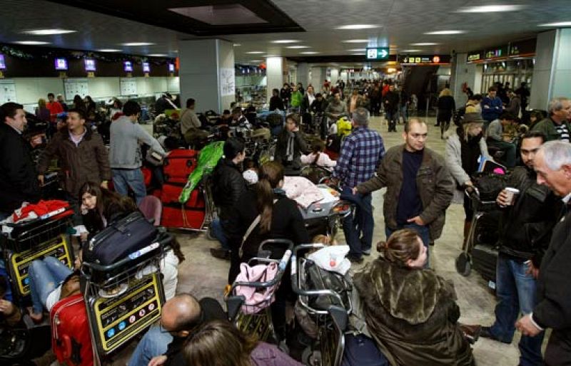 Parten los tres primeros aviones fletados con los afectados por el cierre de Air Comet
