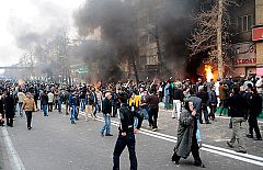 El rebrote de las protestas en Teherán se salda con cinco muertos, incluido un sobrino de Musaví