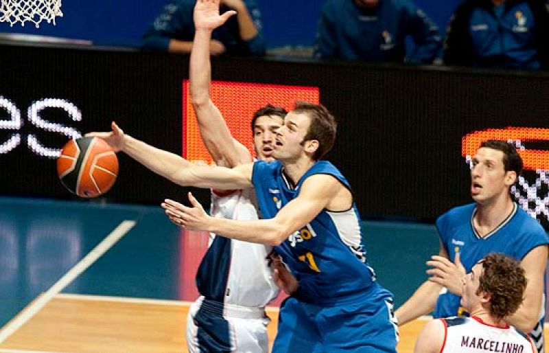 Los tiros libres dan al Caja Laboral una sufrida victoria