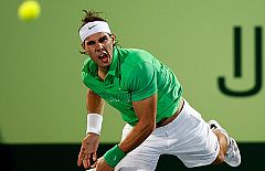 Nadal estrena el 2010 con victoria sobre Ferrer
