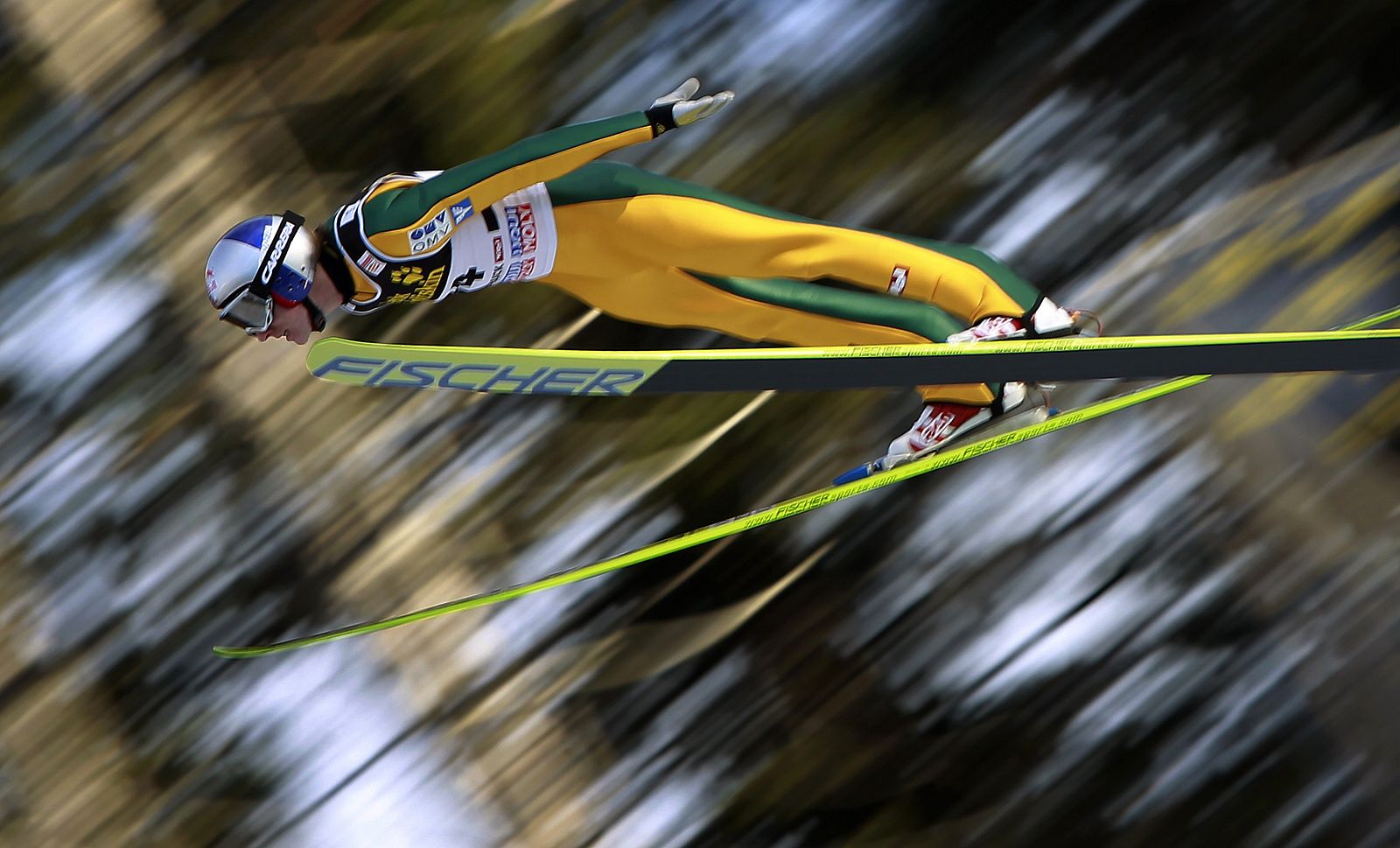 Gregor Schlierenzauer cimentó su triunfo en una gran primera manga