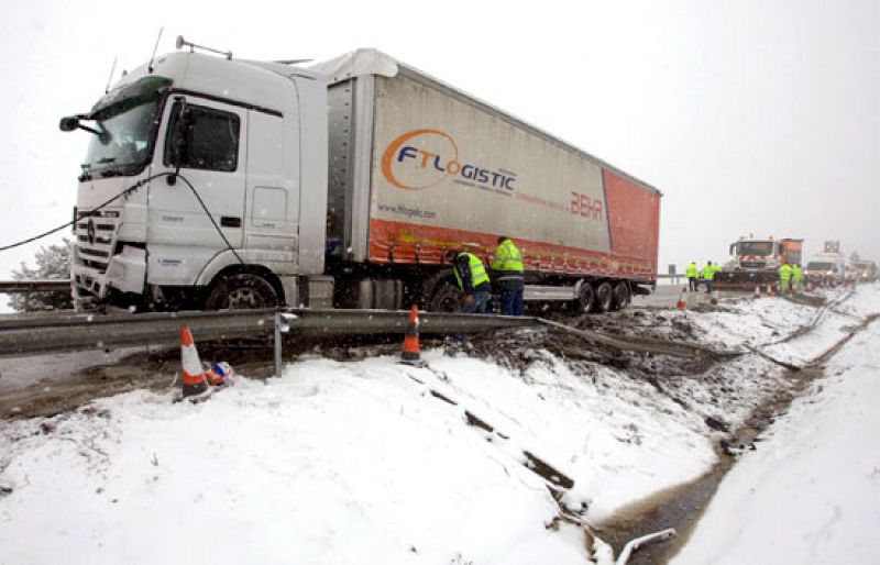 El mal tiempo complica aún más la situación y causa el corte de siete carreteras principales