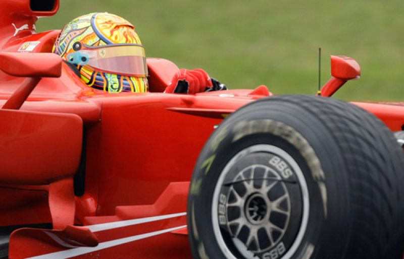 Rossi no da la talla con un Fórmula 1 