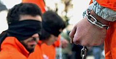 Un año después, Guantánamo sigue abierto