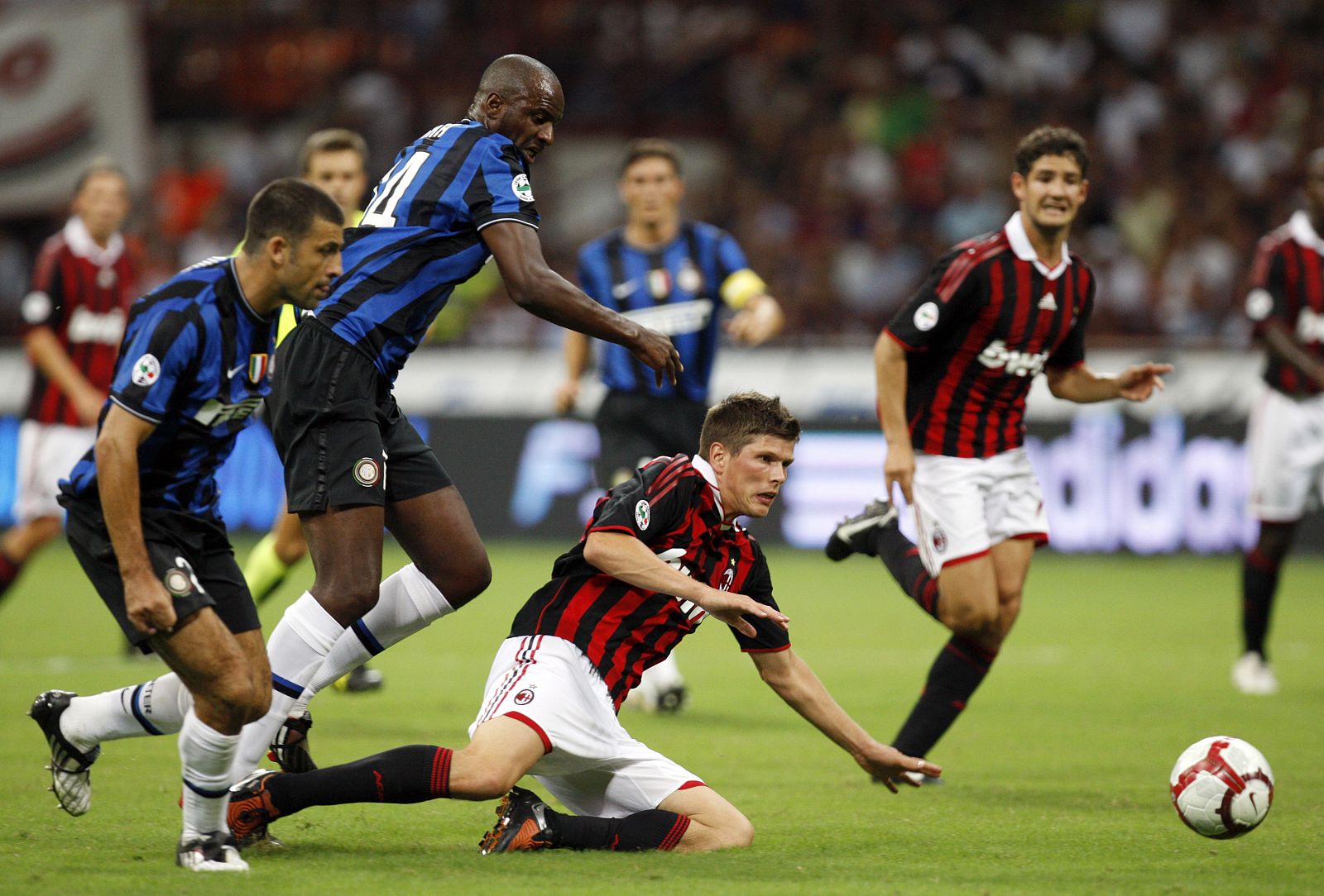 AC Milan's Huntelaar is tackled by Inter Milan's Samuel and Vieira during Italian Serie A match in Milan