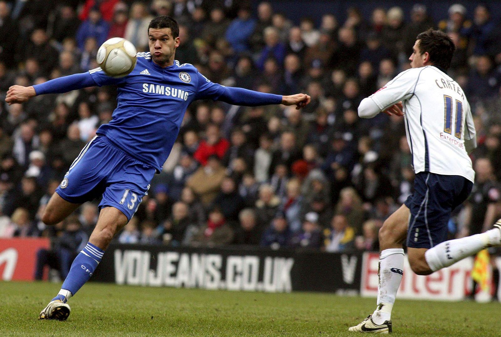 Ballack dispara a puerta