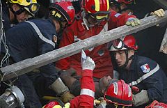 Rescatan con vida a un joven tras pasar once días bajo los escombros de un edificio en Haití