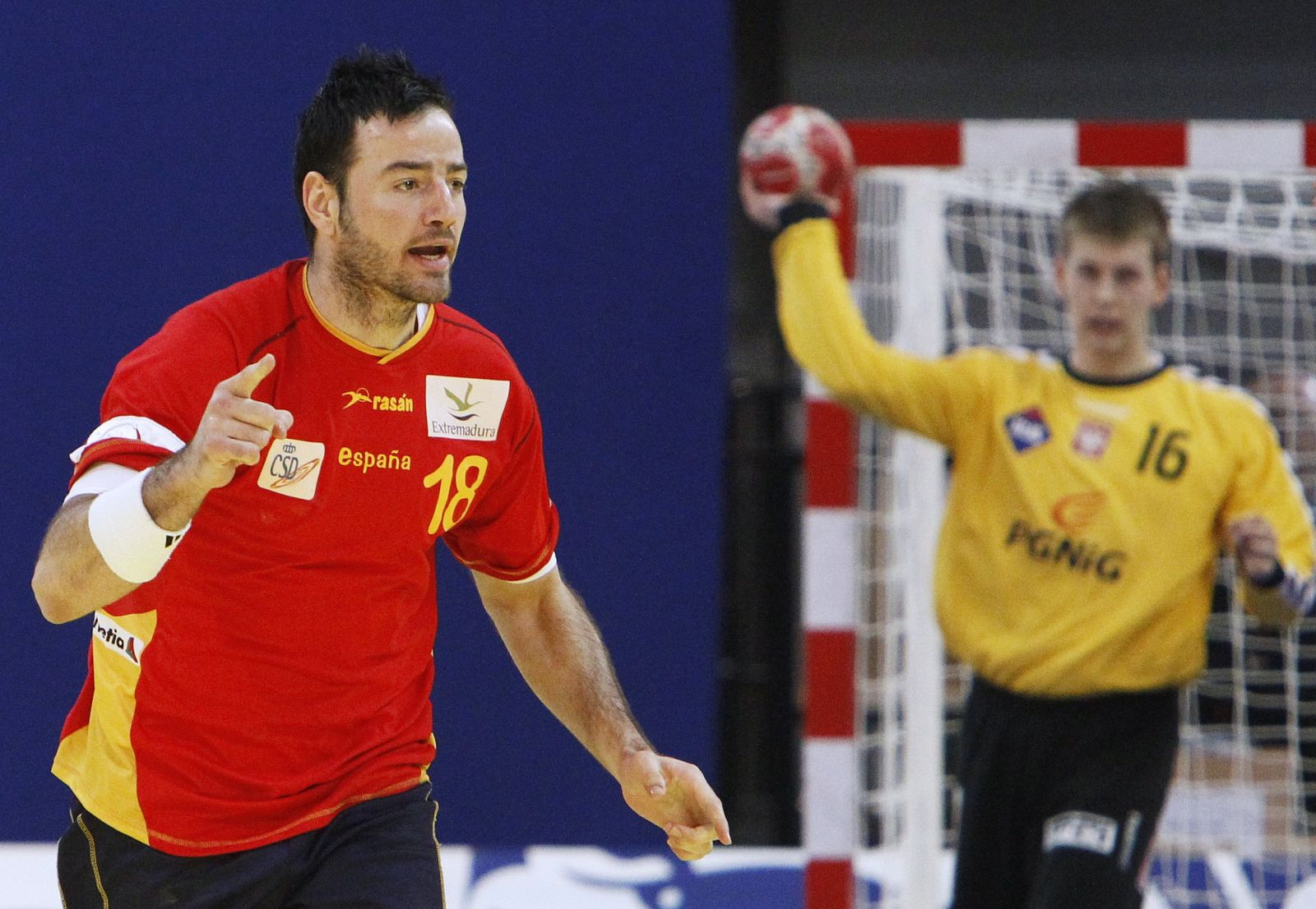 Iker Romero celebra un gol