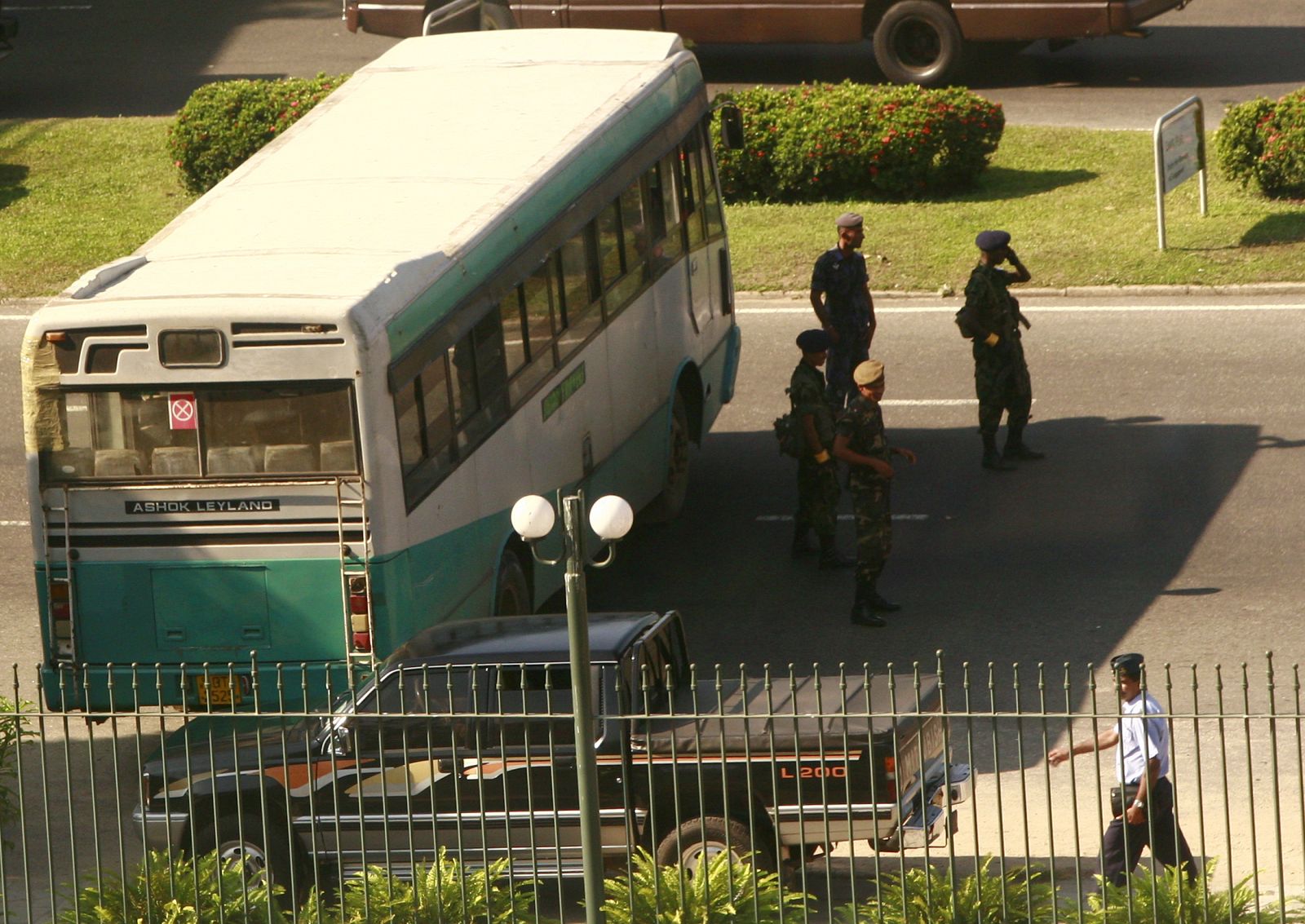 Soldados rodean el hotel en el que se encuentra el candidato opositor a la presidencia de Sri Lanka