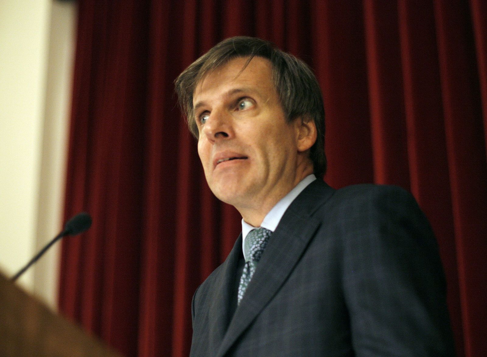 REDRADO RENUNCIA A LA PRESIDENCIA DEL BANCO CENTRAL DE ARGENTINA