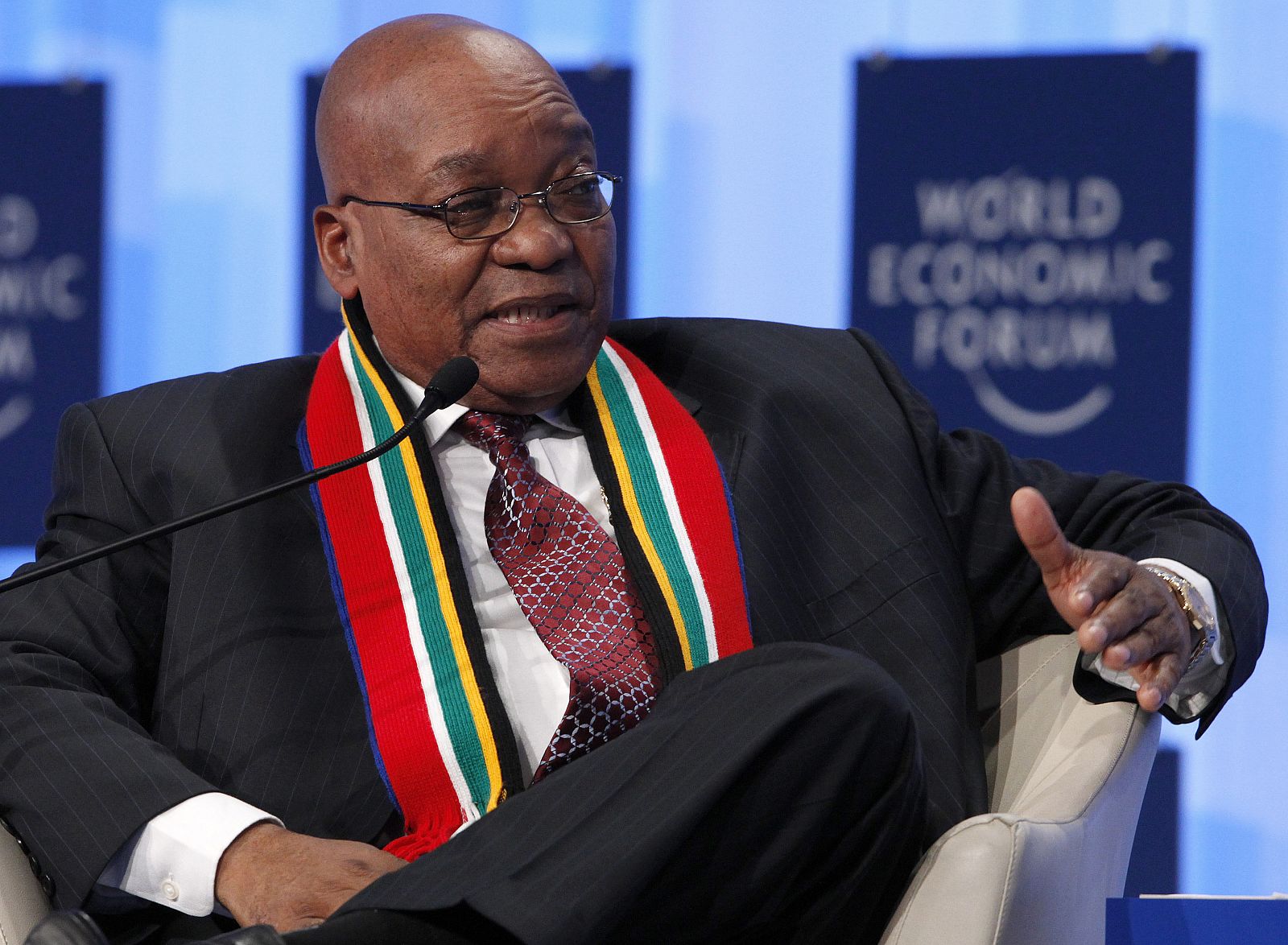 El presidente sudafricano, Jacob Zuma, asiste a una sesión en el Foro de Davos