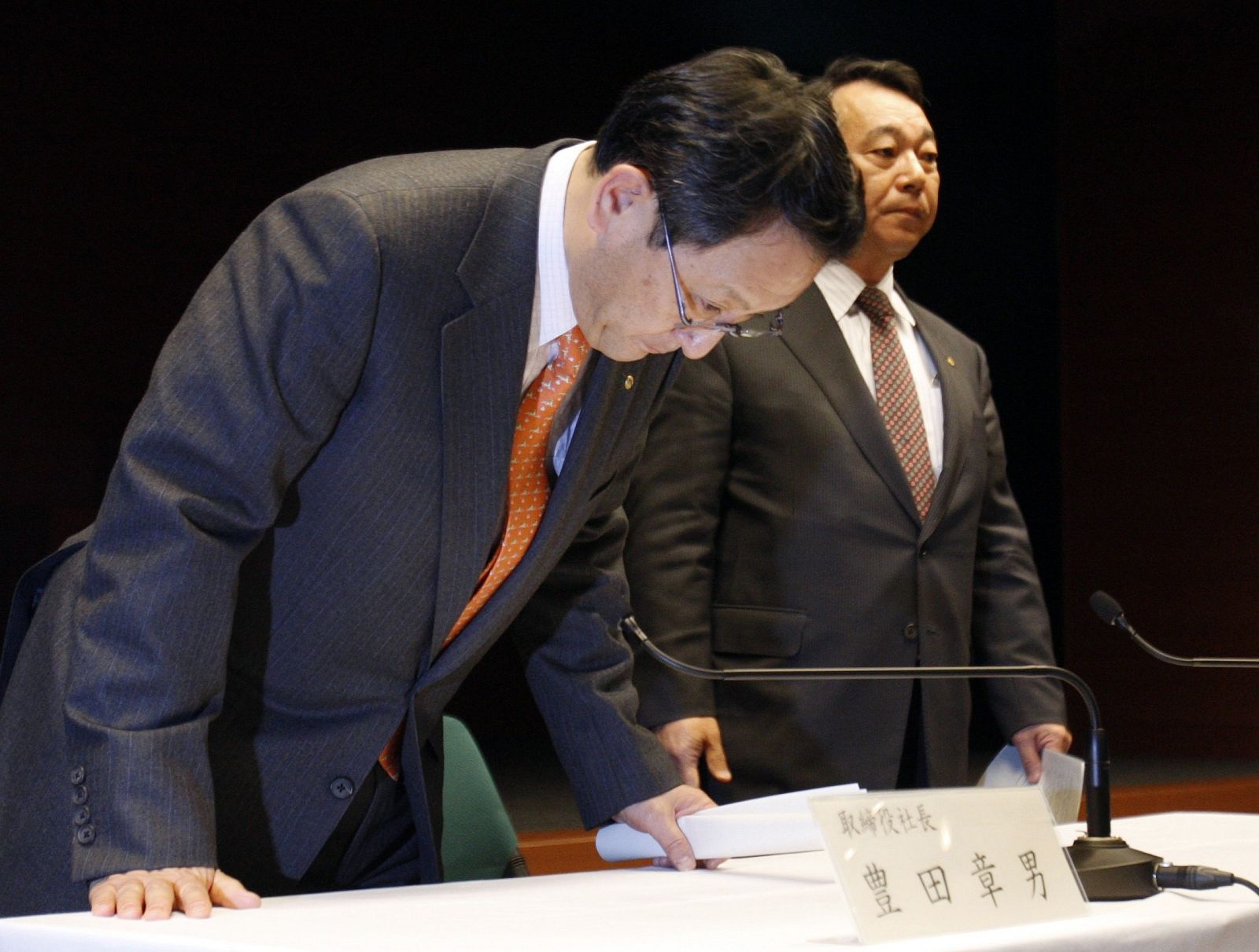 Toyota Motor Corp President Akio Toyoda bows at the start of a news conference in Nagoya, central Japan