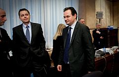 Grecia reclama un apoyo "más explícito" de la UE ante "los ataques de los mercados"