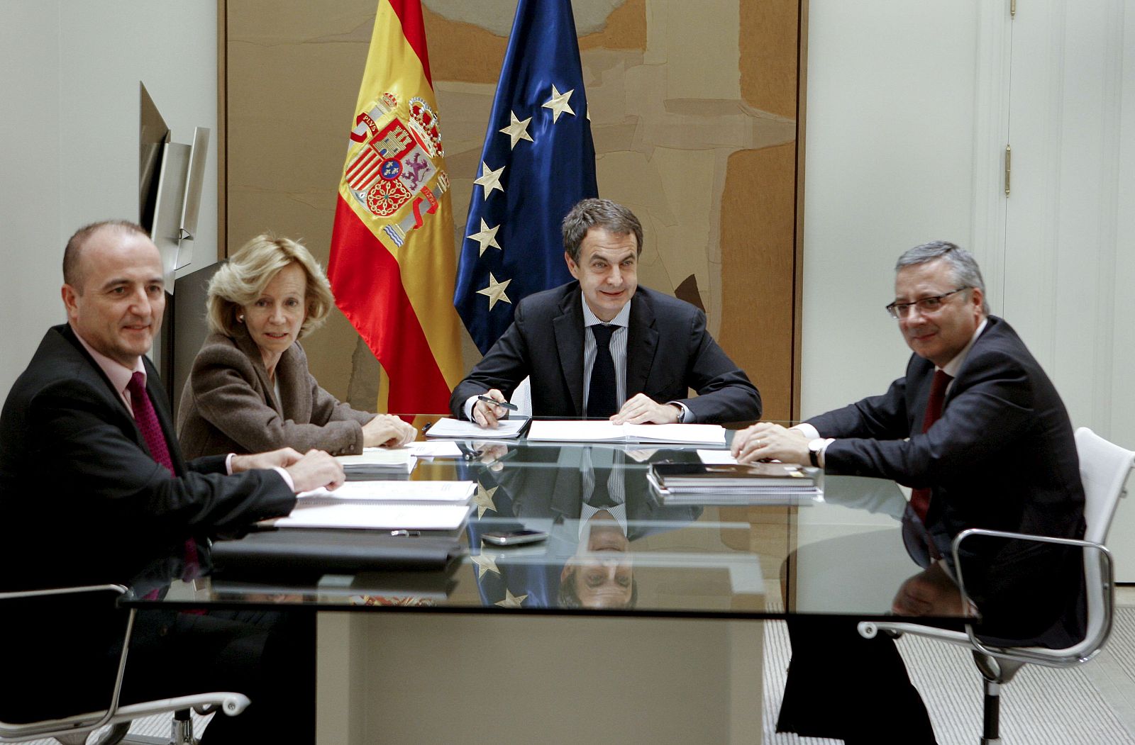 ZAPATERO SE REÚNE EN MONCLOA CON SALGADO, BLANCO Y SEBASTIÁN