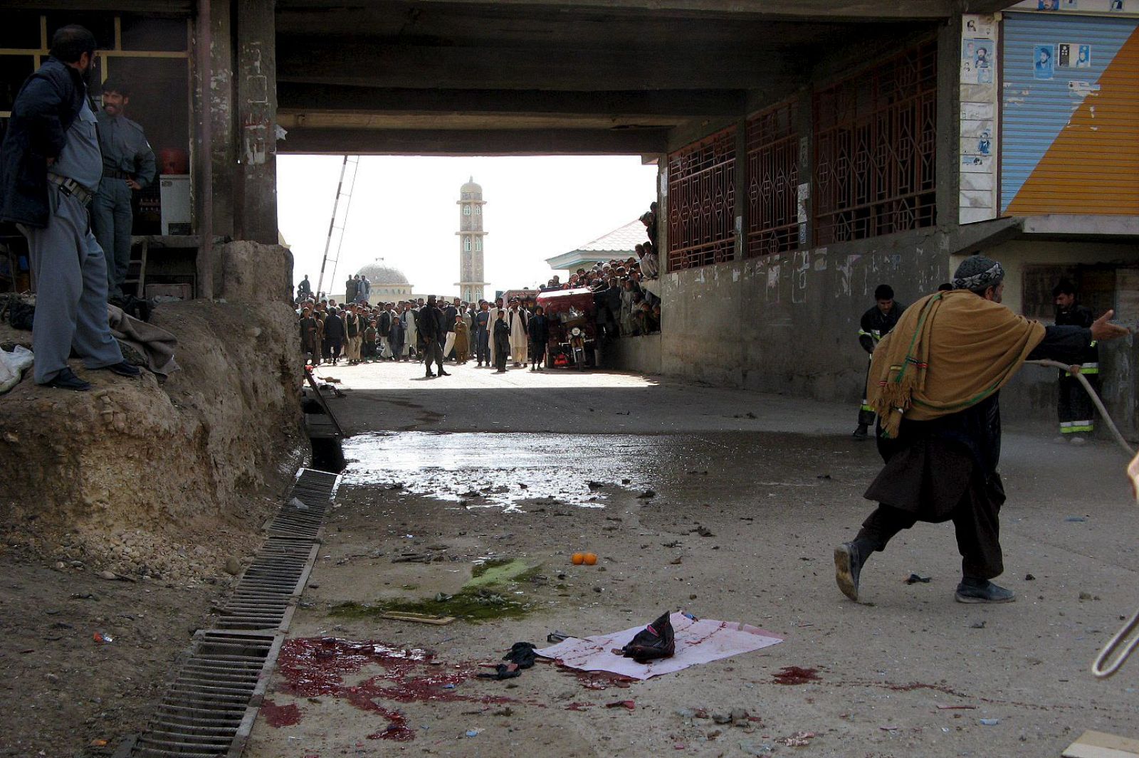 AL MENOS 7 MUERTOS Y 14 HERIDOS AL EXPLOTAR "BICICLETA-BOMBA" EN AFGANISTÁN